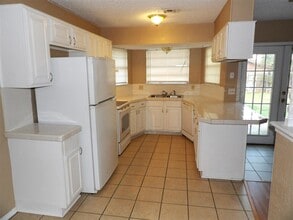 6407 SW Brookline Ave in Lawton, OK - Building Photo - Building Photo