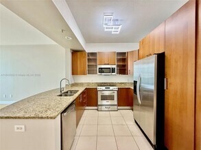 1945 S Ocean Dr in Hallandale Beach, FL - Building Photo - Building Photo