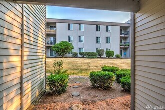 14630 NE 32nd St in Bellevue, WA - Building Photo - Building Photo