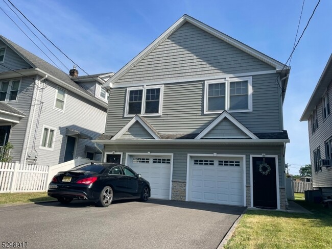 219 2nd Ave