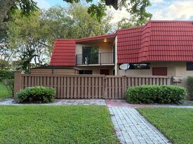 8165 Severn Dr in Boca Raton, FL - Building Photo