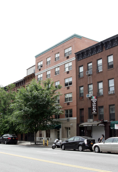 Flora Vista in New York, NY - Building Photo