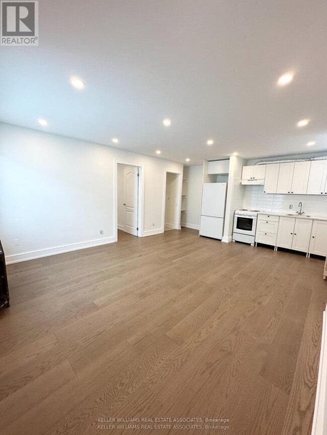 237-237 Lakeshore Rd E
