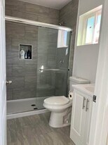 7540 Cozycroft Ave in Los Angeles, CA - Building Photo