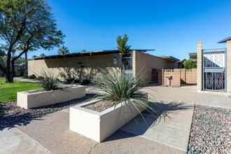 4210 N 38th St in Phoenix, AZ - Building Photo - Building Photo