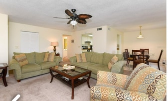 2495 Twin Dr, Unit #36 in Sarasota, FL - Building Photo