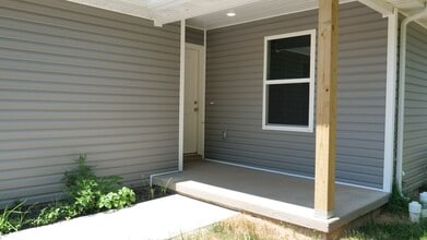 329-A Summit St in Aurora, MO - Building Photo - Building Photo