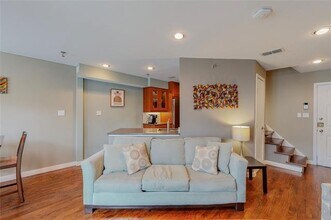 1010 Allen St in Dallas, TX - Foto de edificio - Building Photo