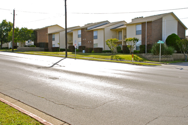 Western Hills in Fort Worth, TX - Foto de edificio - Building Photo