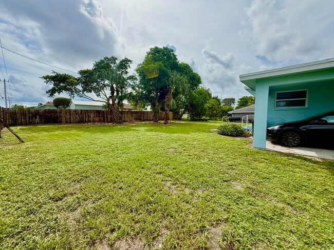 355 NW 8th Ave in Delray Beach, FL - Building Photo - Building Photo