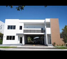 500 Foster Rd, Unit 500 Foster Unit A in Hallandale Beach, FL - Building Photo