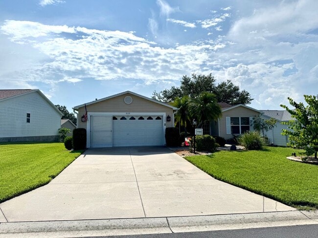 property at 17483 SE 74th Netherclift Terrace
