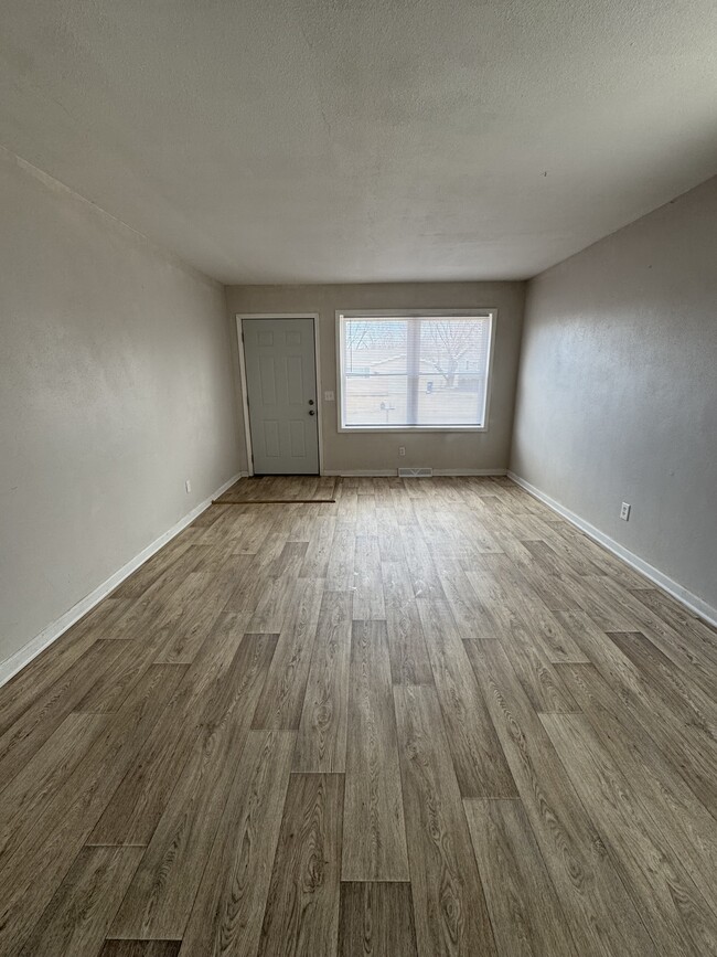 671 W 64th St, Unit 671 in Davenport, IA - Foto de edificio - Building Photo