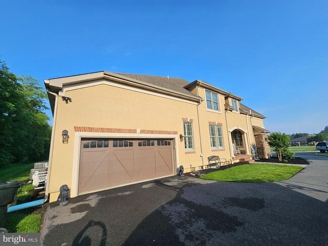 property at 94 Wolf Creek Cir