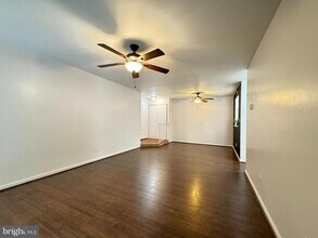 5916 Cove Landing Rd in Burke, VA - Building Photo - Building Photo