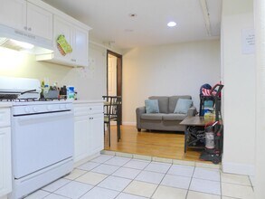 111 Gainsborough St, Unit B2 in Boston, MA - Foto de edificio - Building Photo