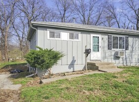 5247-5249 Hadley St in Mission, KS - Building Photo