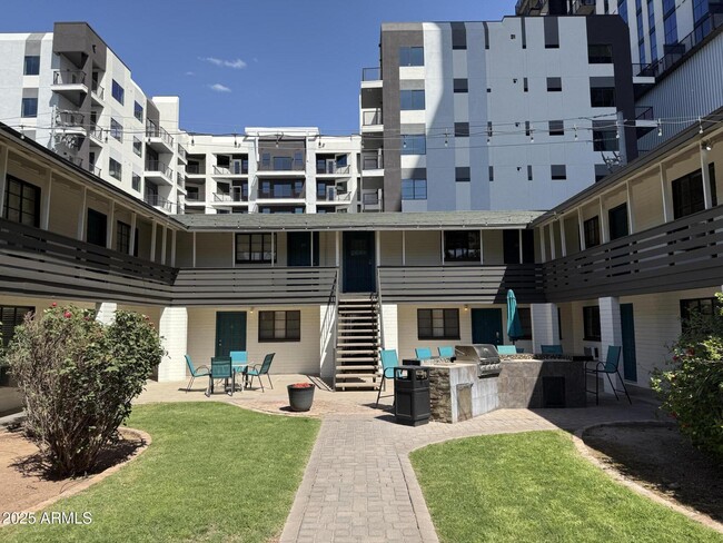 property at 825 N 2nd Ave