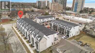 2268 Sovereign St in Oakville, ON - Building Photo - Building Photo