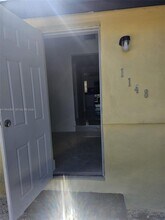1148 NW 100th St in Miami, FL - Foto de edificio - Building Photo