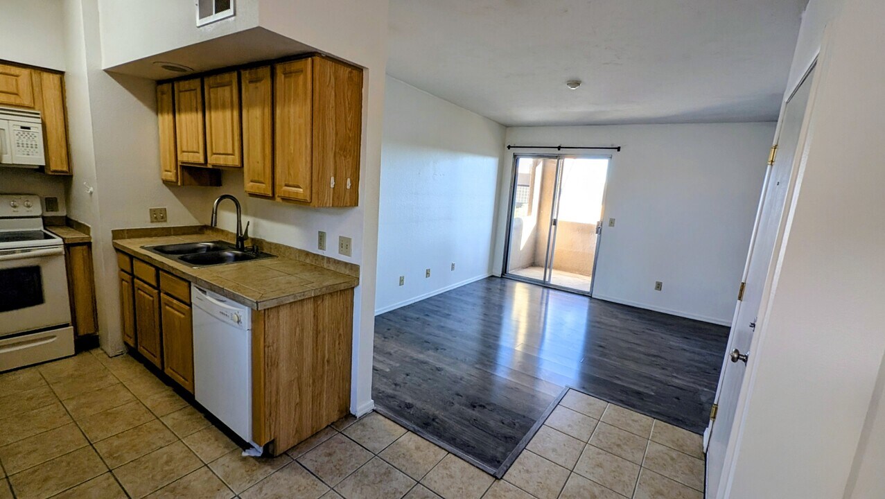 1810 E Blacklidge Dr in Tucson, AZ - Foto de edificio