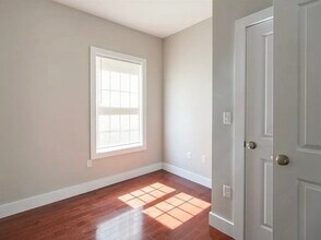 33 Covington St, Unit 3 in Boston, MA - Building Photo - Building Photo