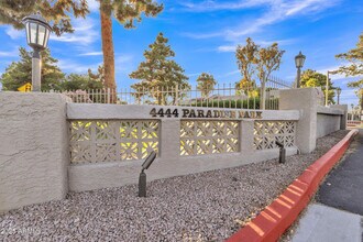4444 E Paradise Village Pkwy N in Phoenix, AZ - Building Photo - Building Photo