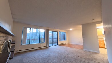 6125 NE 193rd Place, Unit 6125 in Kenmore, WA - Building Photo - Building Photo