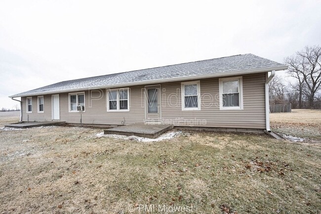4881 300W in New Palestine, IN - Building Photo - Building Photo