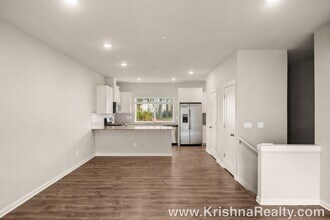 454 NE Tork Pl in Hillsboro, OR - Foto de edificio - Building Photo