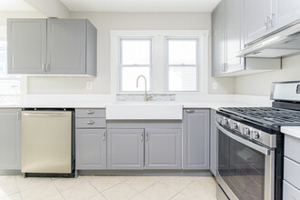 17213 Clifton Blvd, Unit 2nd Floor in Lakewood, OH - Building Photo - Building Photo