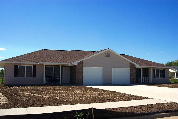 1318 Balsam Ave, Unit a in Tomah, WI - Building Photo
