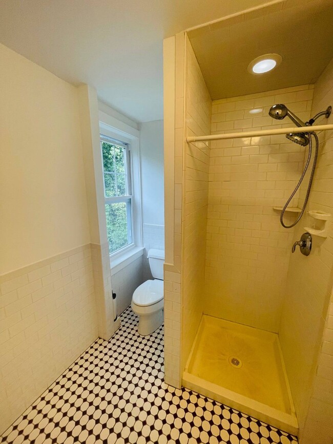 420 Littleworth Ln in Sea Cliff, NY - Building Photo - Building Photo