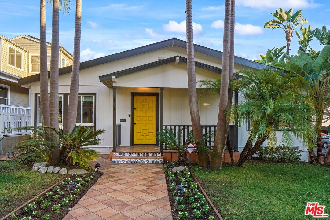 1102 Maple St in Santa Monica, CA - Building Photo