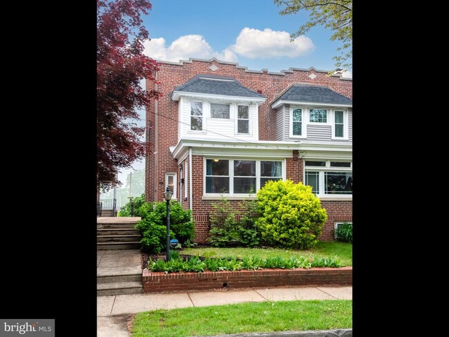 207 N Penn St
