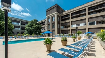 1065 Commonwealth Ave, Unit 552L in Boston, MA - Building Photo