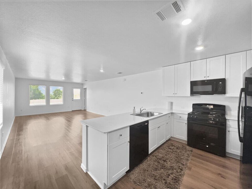 1563 Soapstone Pass in San Marcos, TX - Building Photo
