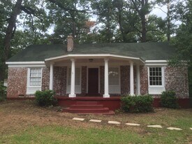 3257 Terry Rd in Jackson, MS - Building Photo