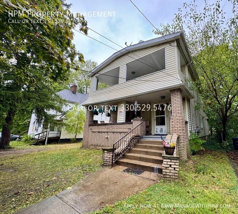 893 Stadelman Ave in Akron, OH - Building Photo