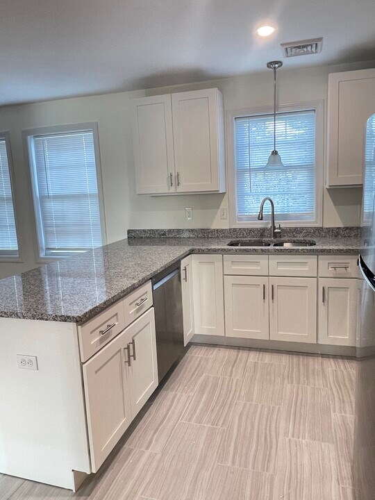 82 Forest Ave in Pawtucket, RI - Building Photo