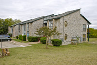 Creekview Village Apartment in Garland, TX - Foto de edificio - Building Photo