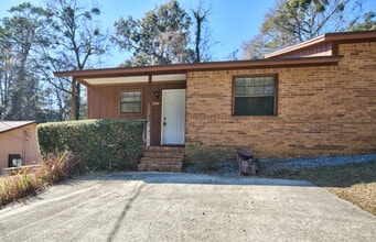 2454 Wren Hollow Dr in Tallahassee, FL - Building Photo - Building Photo