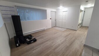 2404 N Hamilton St, Unit Unit 2 - Lower in Spokane, WA - Building Photo