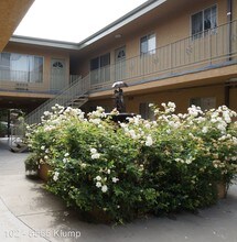 5555 Klump Ave in North Hollywood, CA - Building Photo - Building Photo