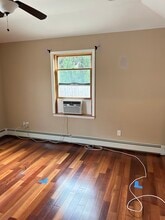 4 Haide Pl, Unit Apartment in East Islip, NY - Building Photo - Building Photo