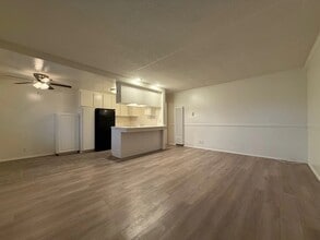 New Orleans II in Hawthorne, CA - Building Photo - Interior Photo