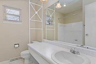 Riviera Court Apartments in Overland Park, KS - Building Photo - Building Photo