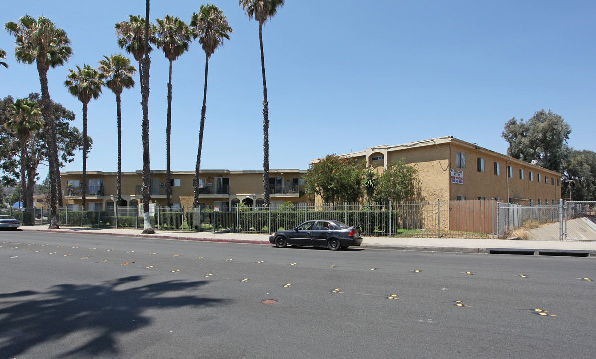 Lexington Palms in El Cajon, CA - Building Photo