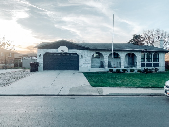 property at 681 N Valley Dr