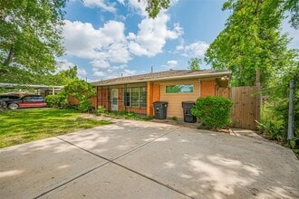 241 W Rittenhouse St in Houston, TX - Building Photo - Building Photo